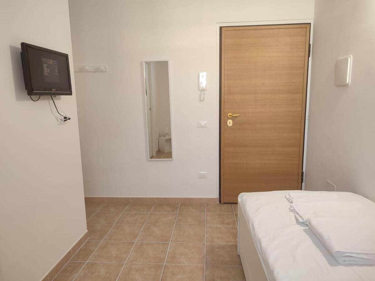 Via Cavour Hotel L'Aquila Bagian luar foto